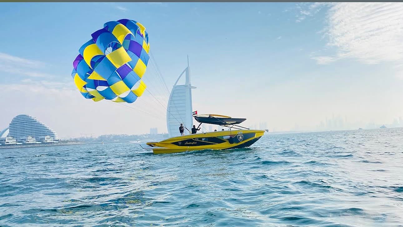Parasailing in Dubai